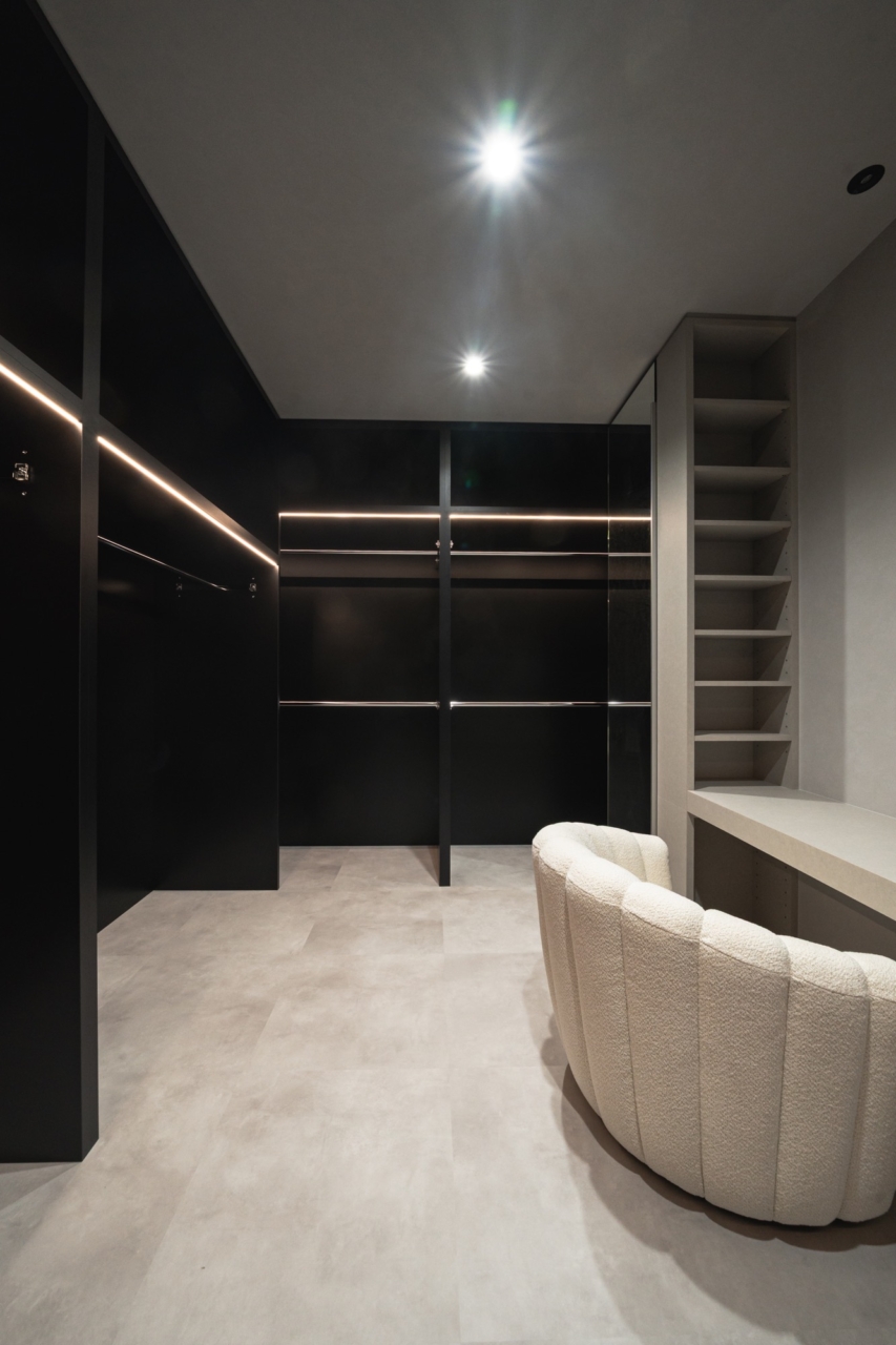 特注のウォークインクローゼット