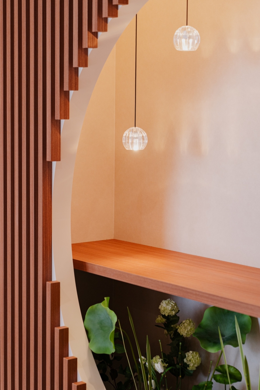 半円造作格子の受付台